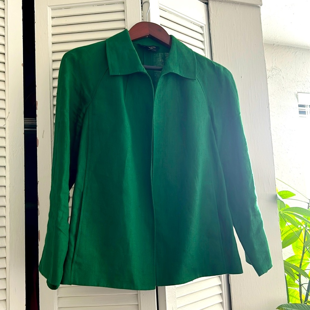Emerald Green Talbots blazer/jacket. Great for summer Size L. Well constructed.